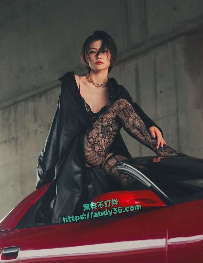 高颜值短发巨乳模特儿16