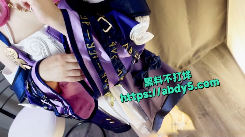 二次元福利姬Yaorenneko昔涟Cos 银发紫眸上演吃鸡名场面 1