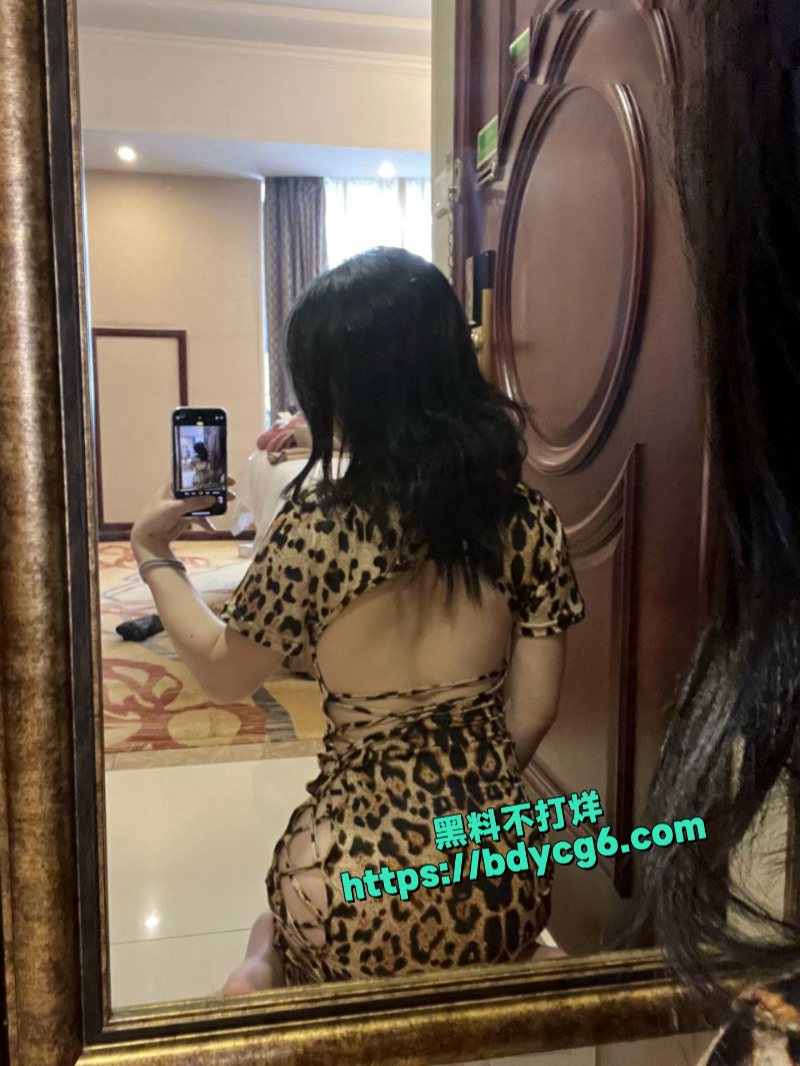 极品反差露脸女神推特网红爱健身撸铁母狗悲哀小狗完整版1.jpg
