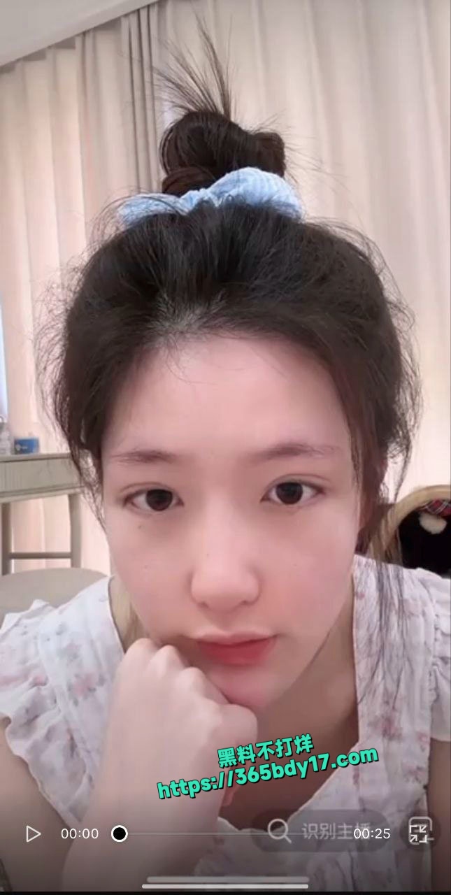 抖音清纯女大萝莉蜡笔小憨憨真空直播走光 3