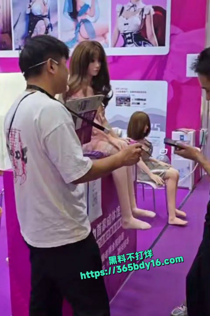 中山市成人用品展会当中模拟口交6