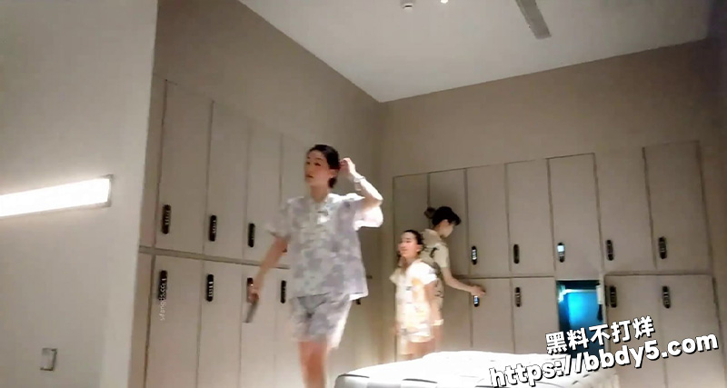 极品颜值学姐温泉会所偷拍.jpg2