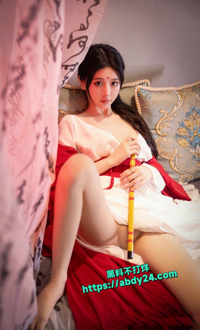 福利姬穿古装滴蜡视频 2