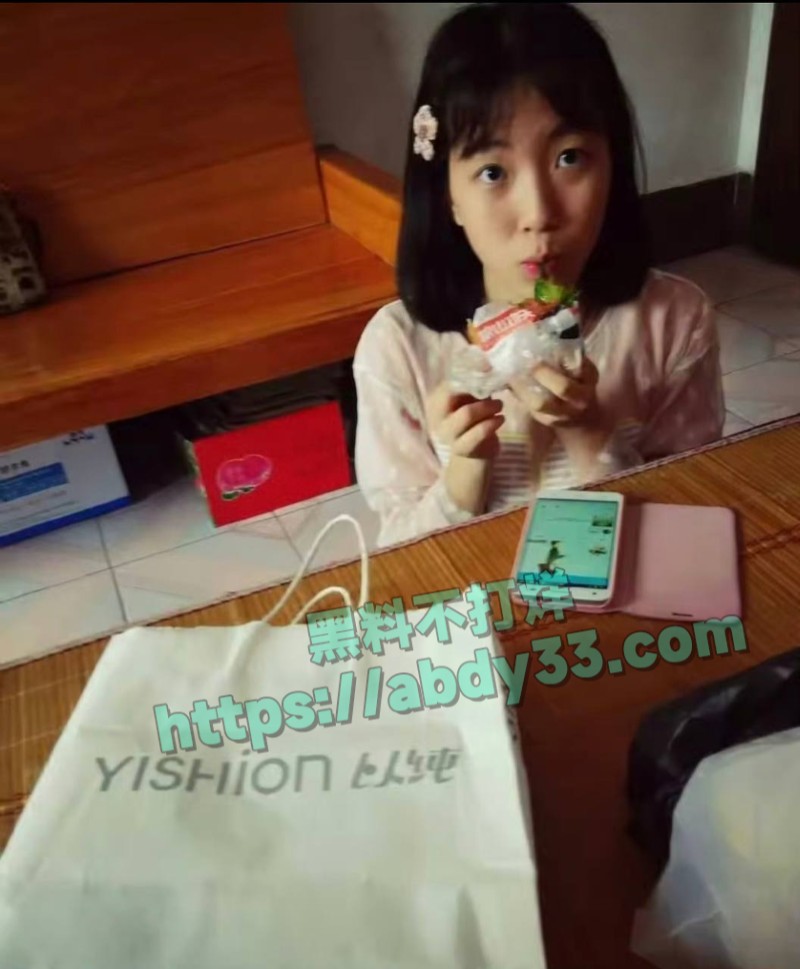 小红书女员工梁凰荣98