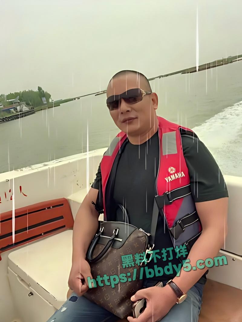 网红绝色与唐美丽共享同一男友20