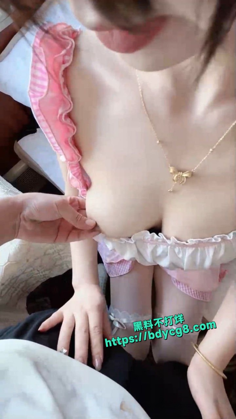 亲姐姐穿情趣装坐火车卧铺打炮2