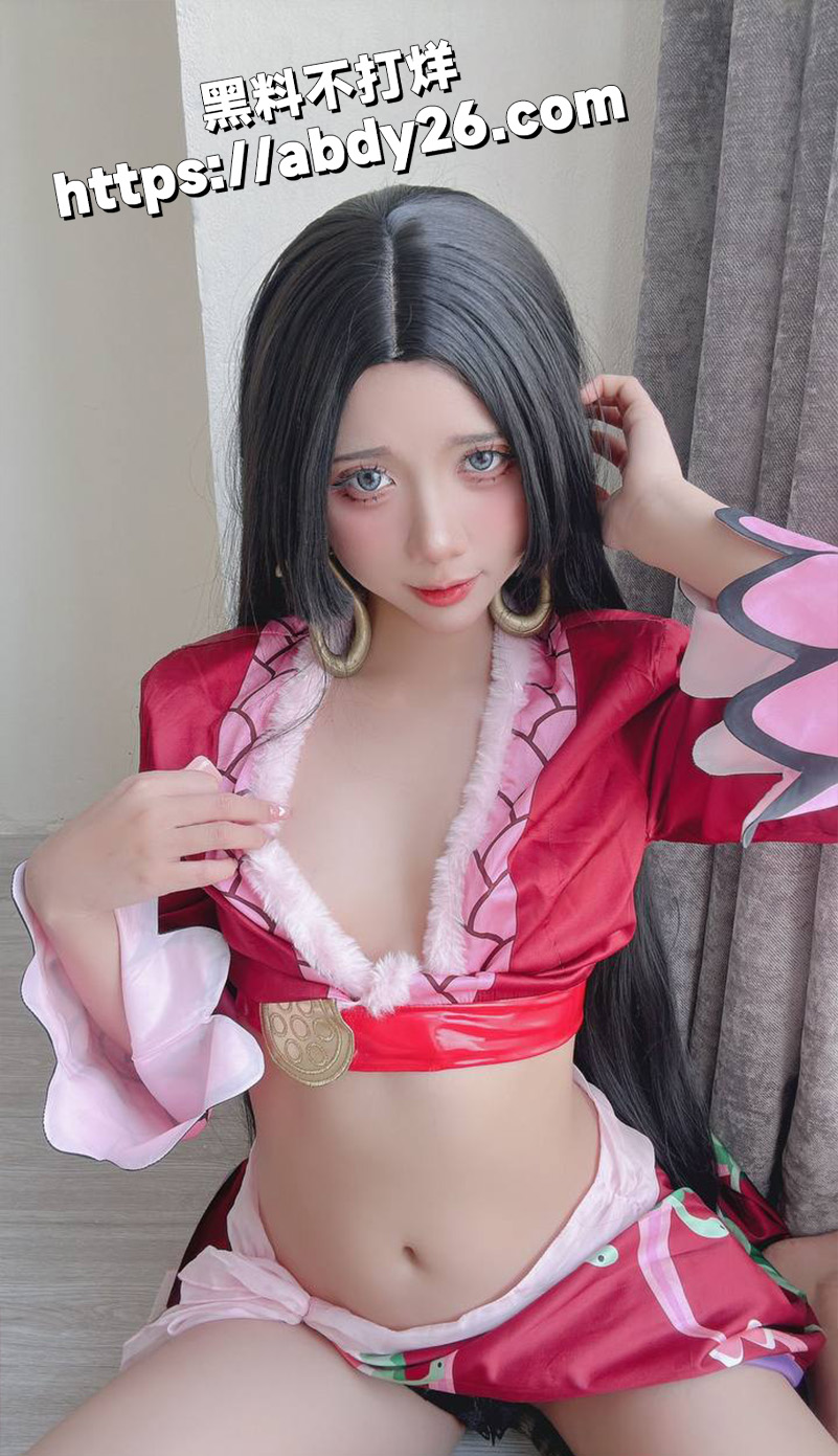 极品coser PoppaChan海贼王女帝