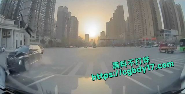 西安外事学院南门车祸4