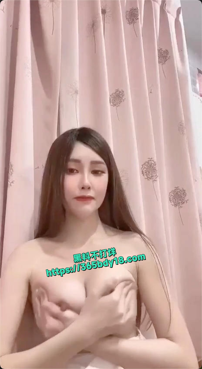 巨乳网美莫离早期私拍曝光 15