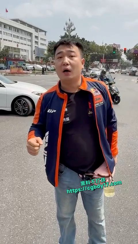 德阳妈逼哥火出圈  一边让人讲素质 一边妈逼挂嘴边9