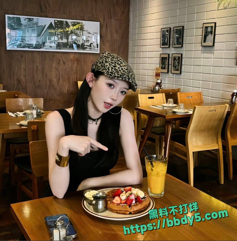 女网红小伊伊包养小鲜肉26