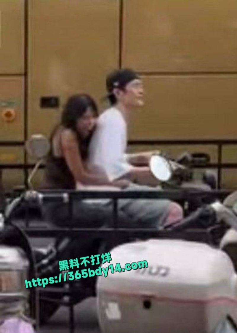 邓紫棋男友魏骏杰出轨香港女歌手林芊莹27