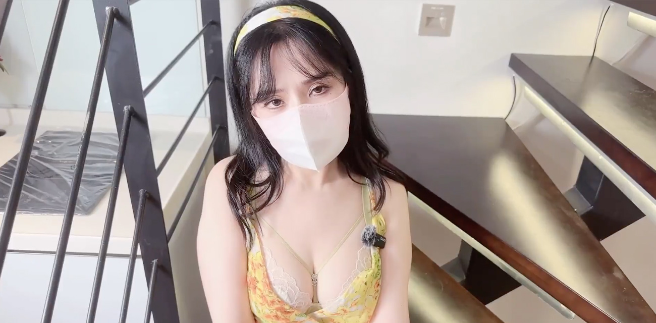 樱空桃桃纯欲新作 黄色战袍加身从楼梯到沙发攻速拉满欲罢不能