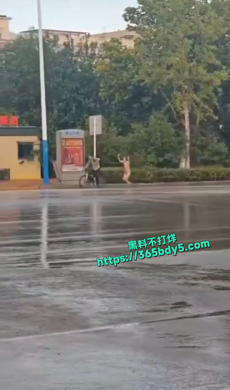 泰安市光彩大市场大爷裸奔2