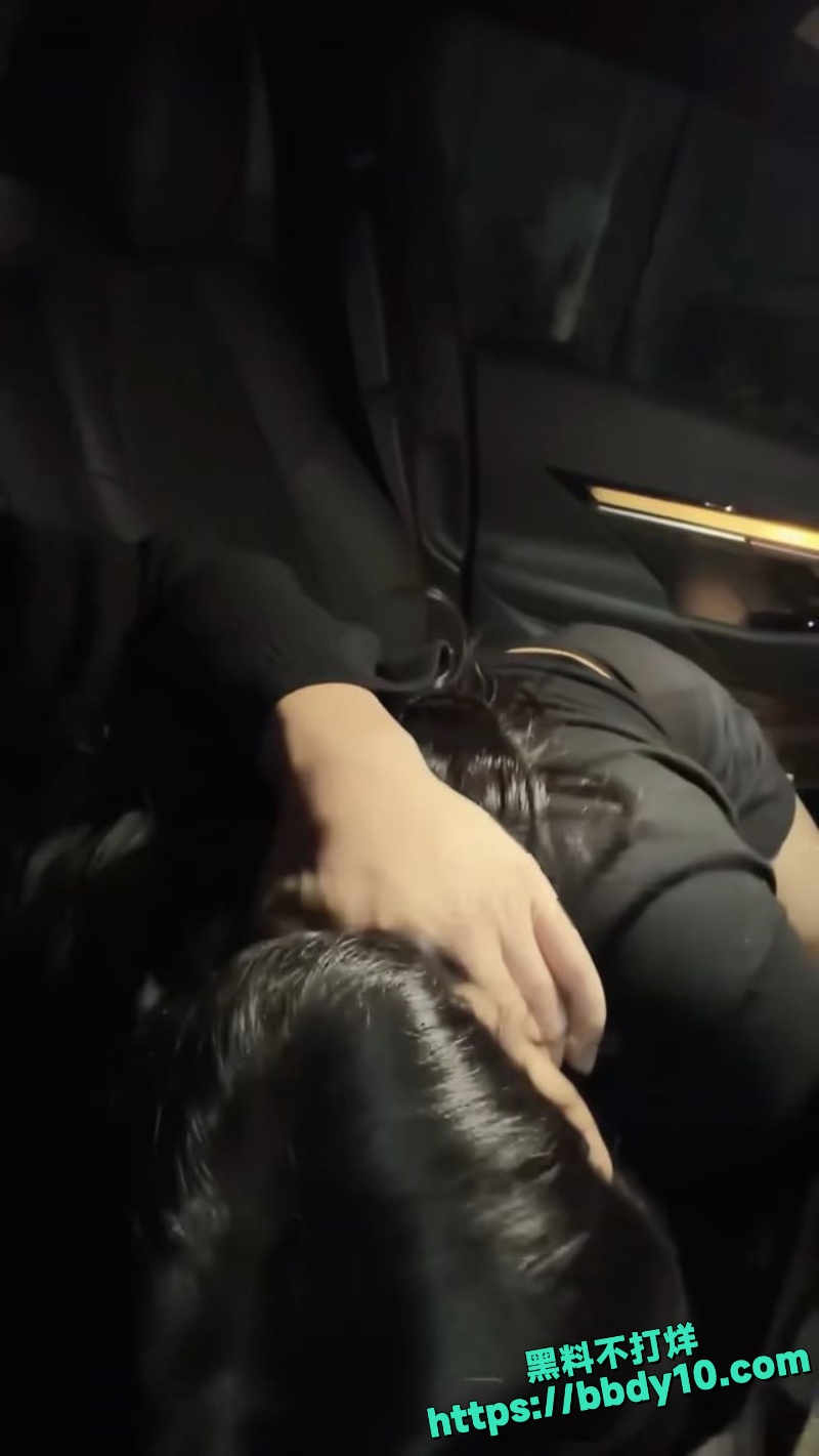 顶级反差婊E奶女大1
