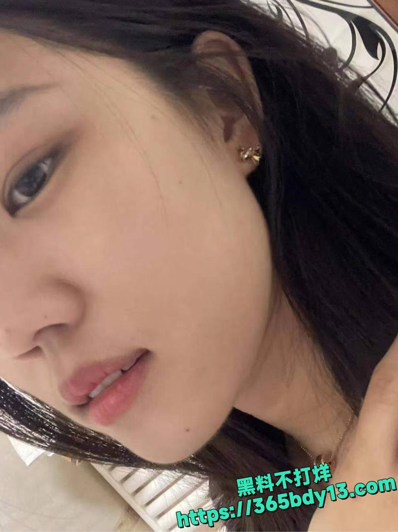 云南红河州职员私密照58.