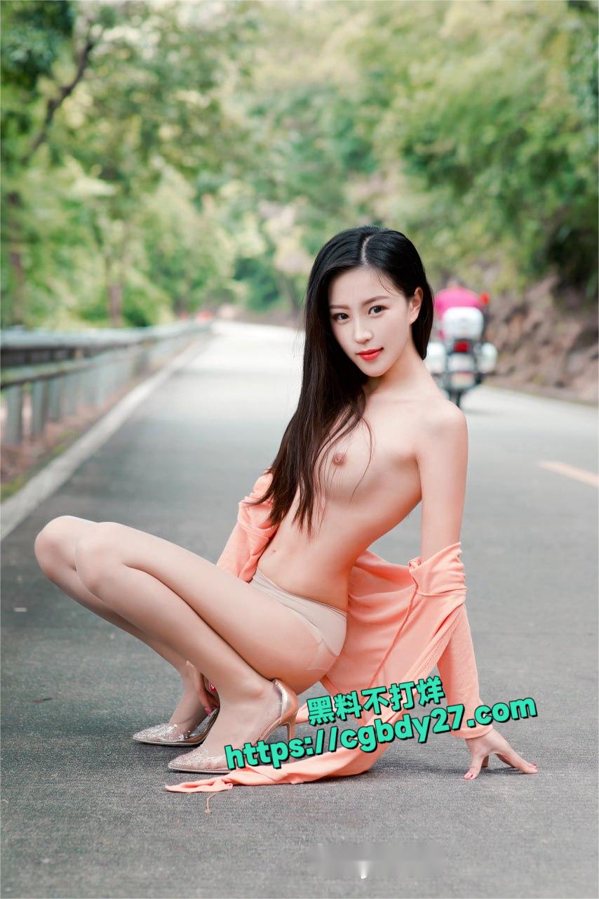 杨紫嫣户外露出写真14