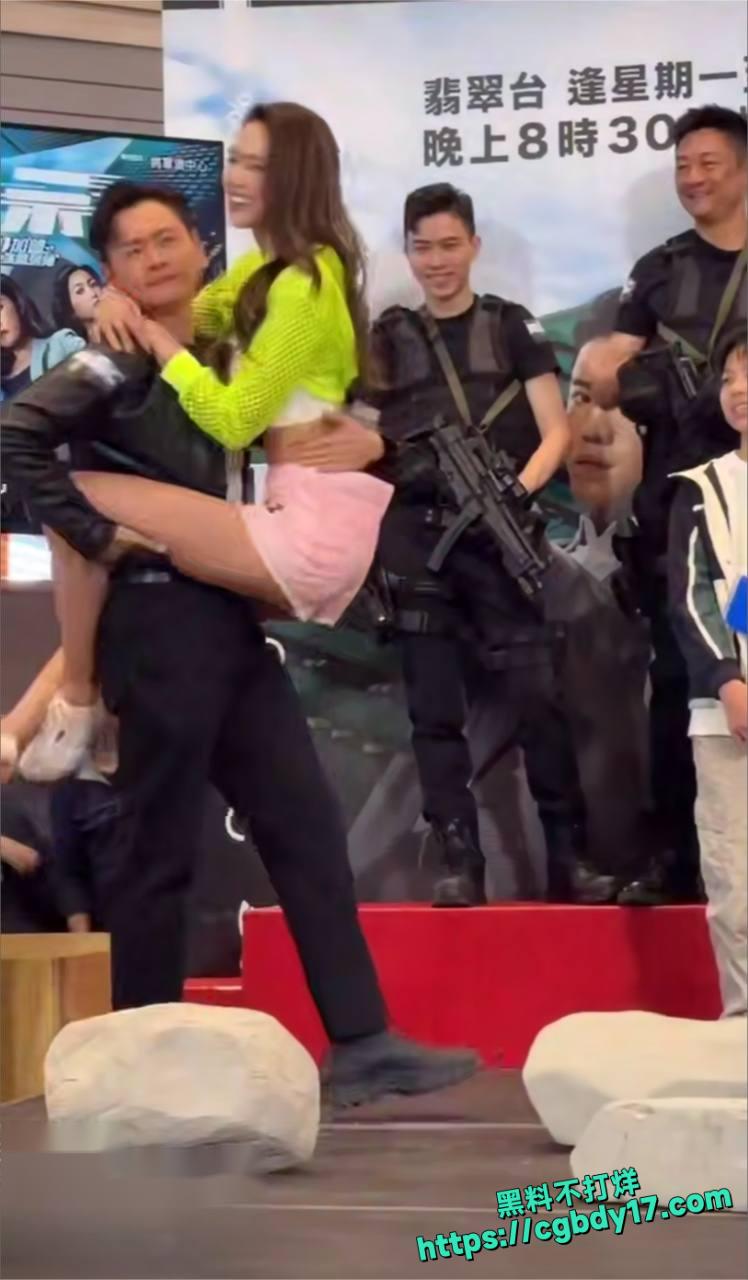 TVB《夺命提示》宣传张振朗抱刘颖镟3