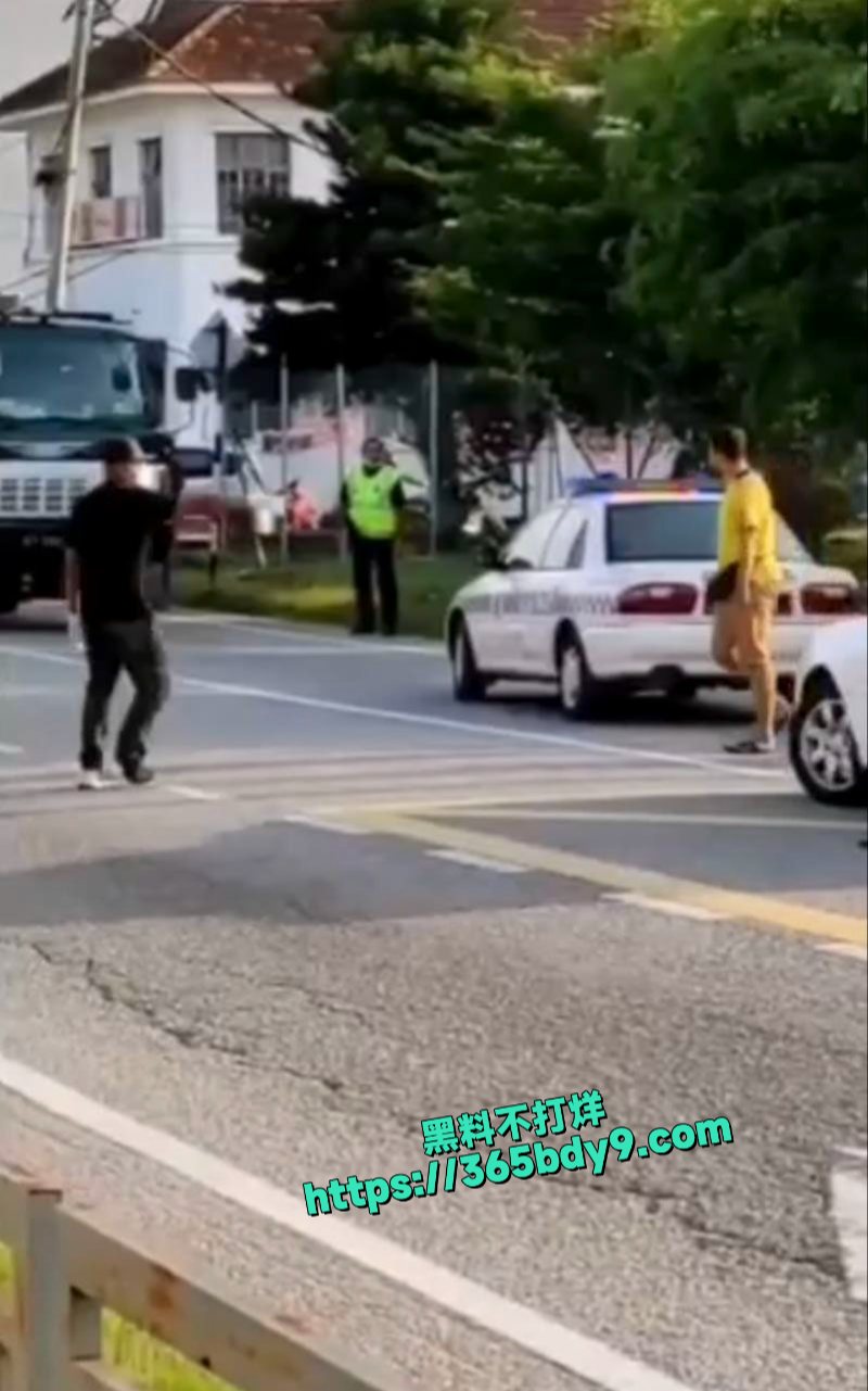 马来西亚疯子闹警局4