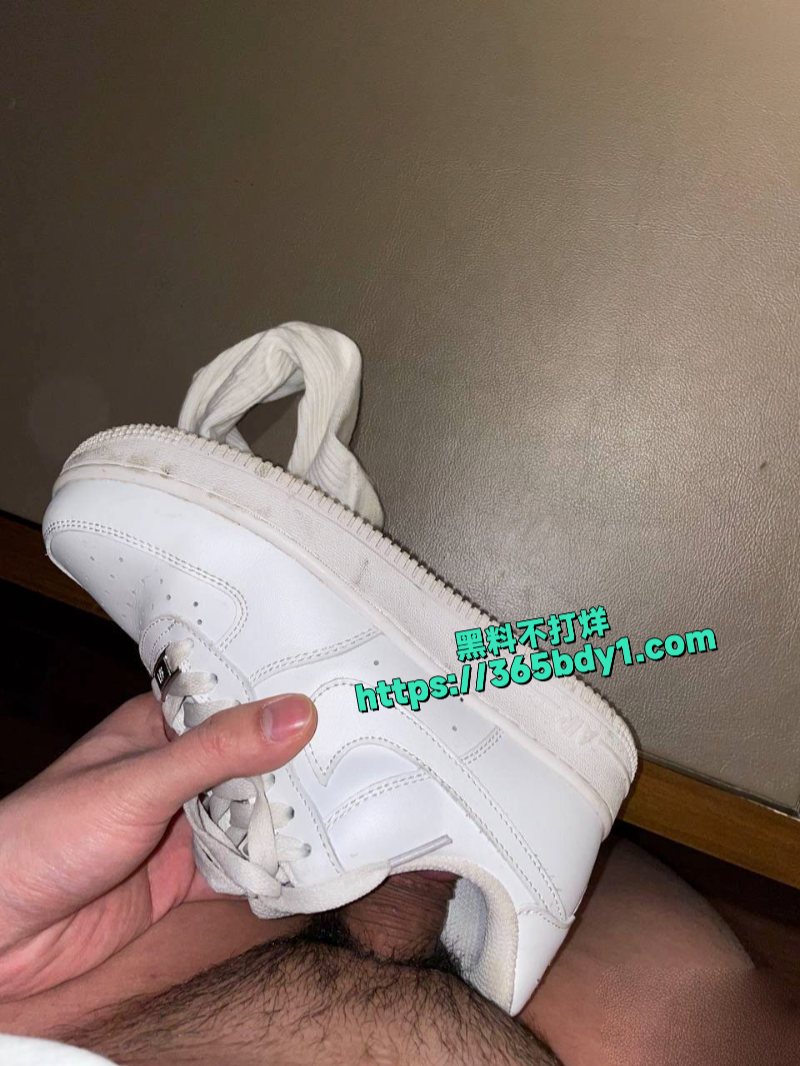 魔鬼身材黑丝性感肥臀小母狗2Tgdt被土豪包养调教福利姬视频曝光21