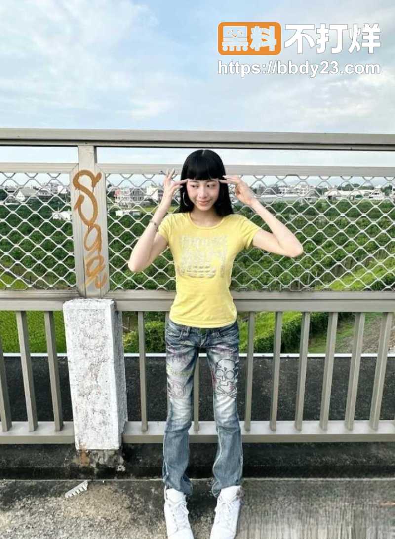 极品高颜值模特室外露出2