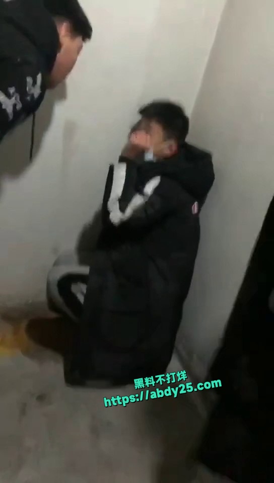 精神小伙被暴打视频 6
