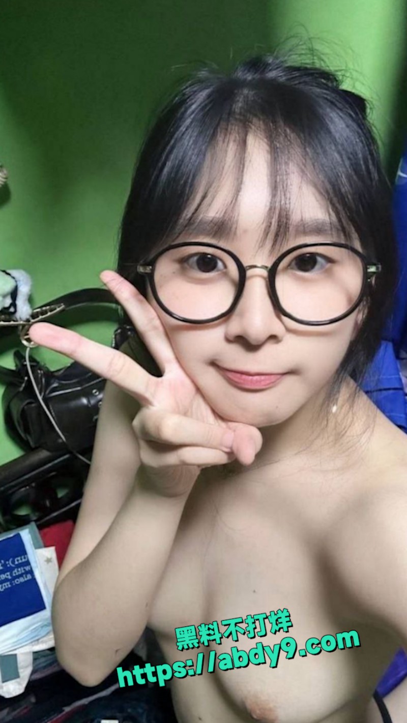 清纯女大与巨屌男友口交 13