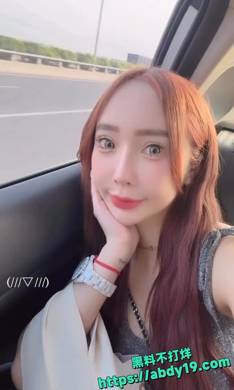 巨乳少妇妍妍早期自拍 7