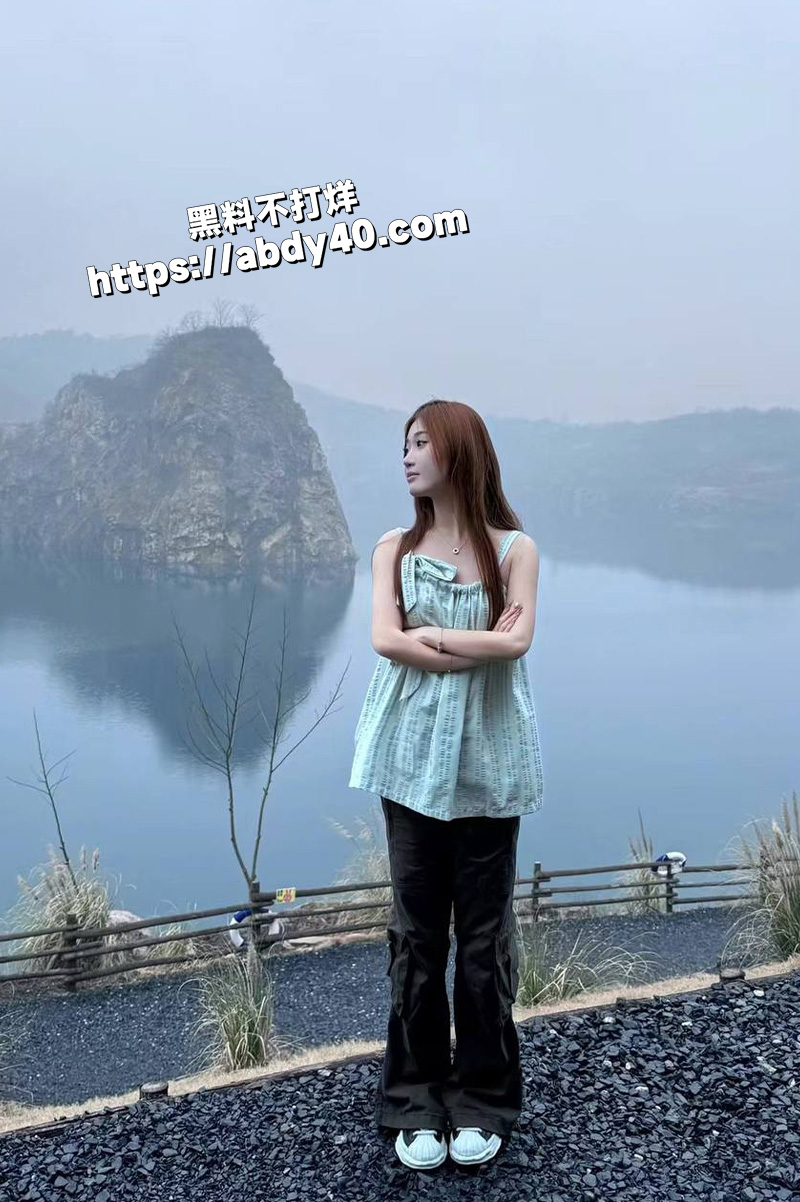 河南反差小妹 周沐卉.jpg9