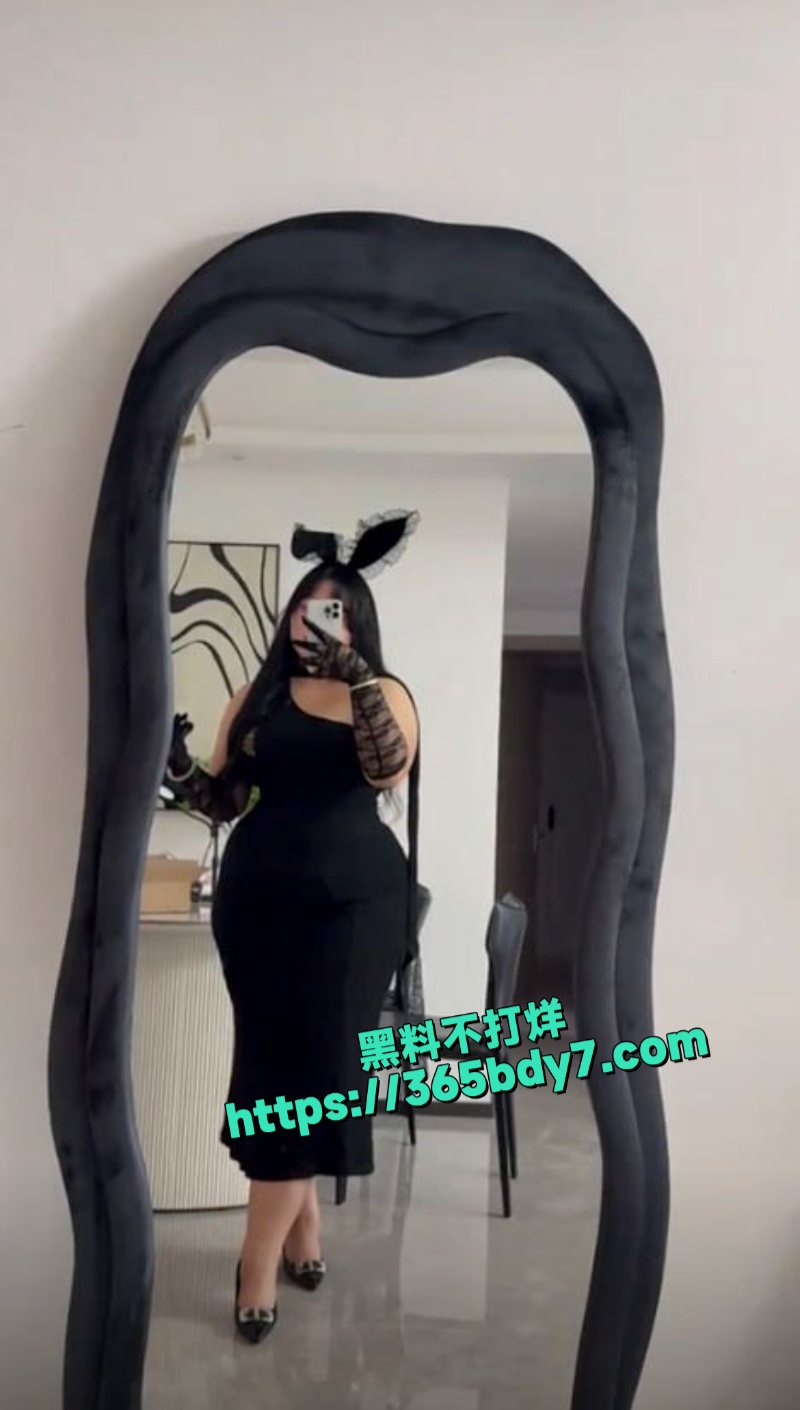 抖音网红小妖精线下约见精神小伙满足不了她的骚穴4