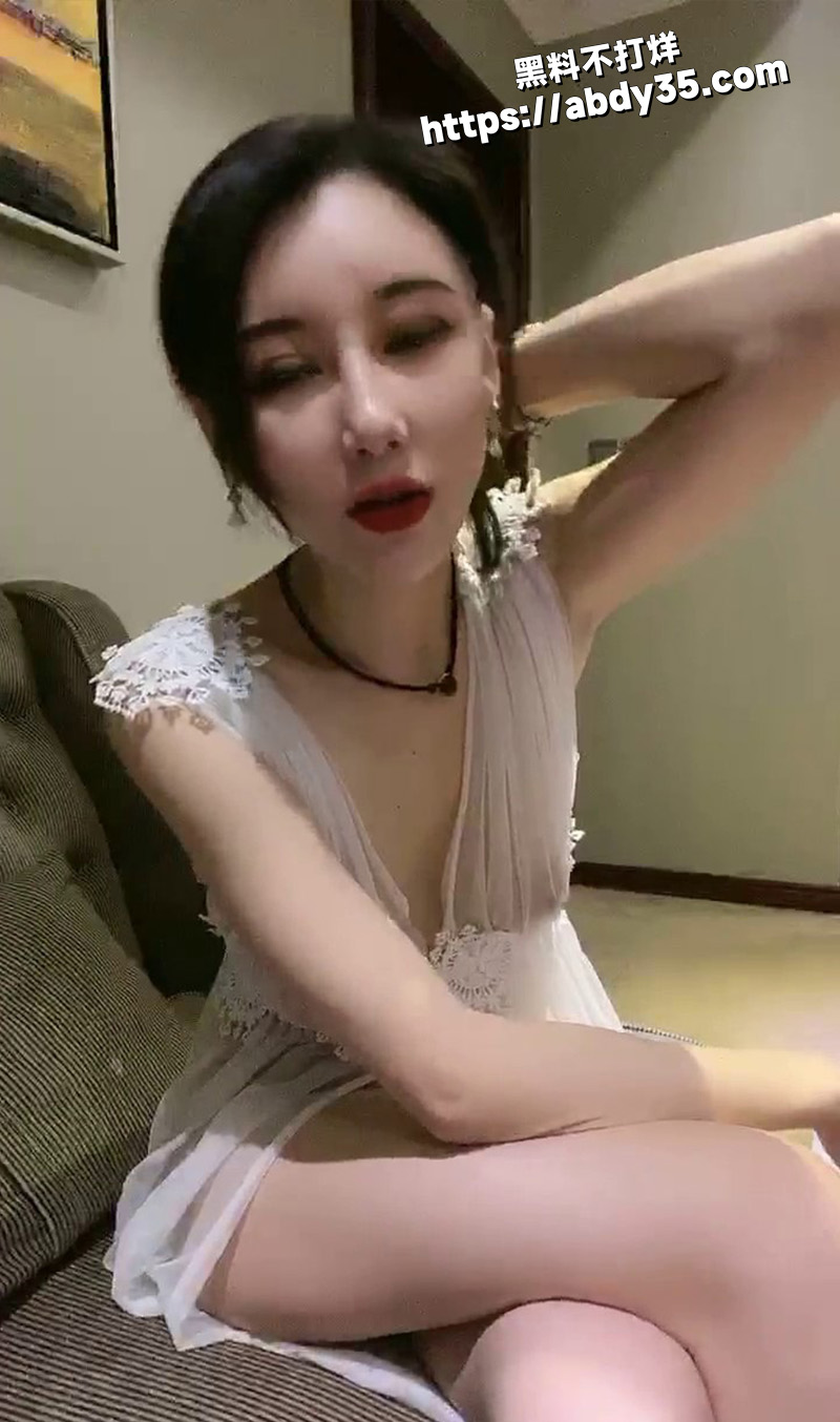 宁依纯丁字裤直播.jpg2