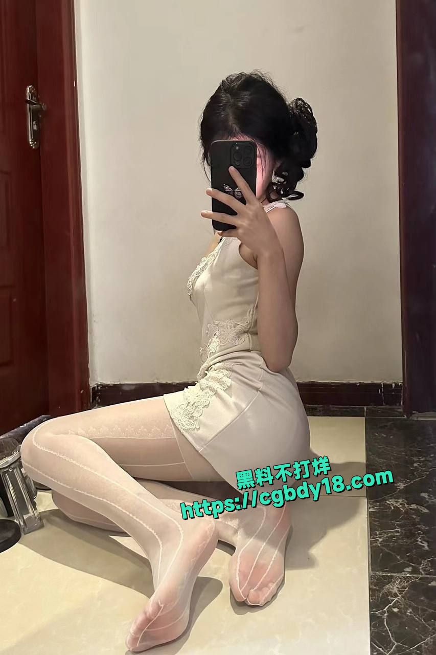 极品高颜值美腿玉足反差少女18