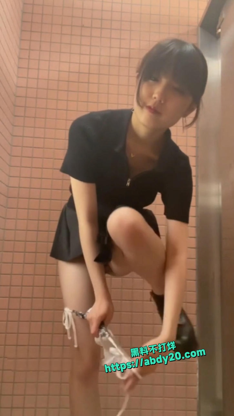 日本嫩妹公园自慰视频 2