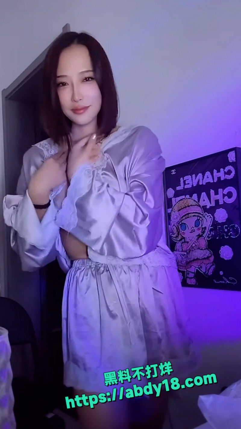 女主播走光 的瞬间 2