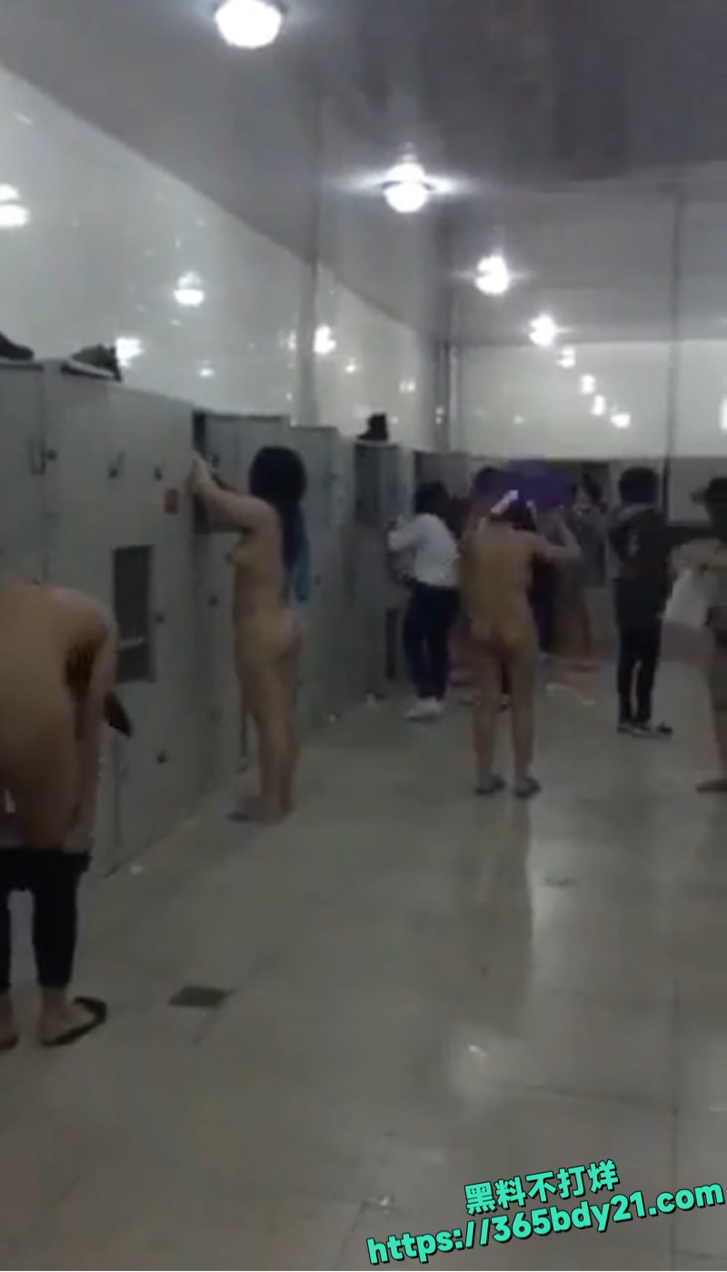 江苏林丽华偷拍澡堂 2