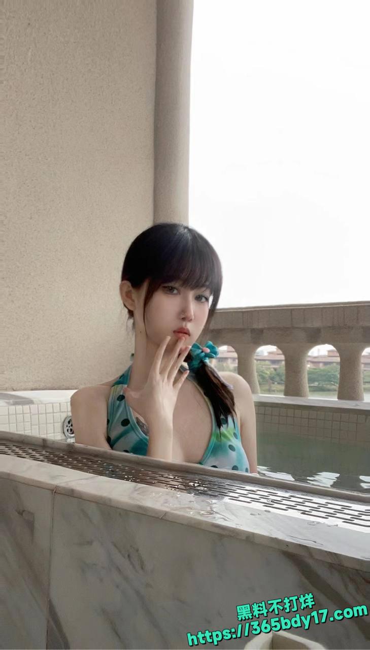 北何梦诗反差露出视频19.