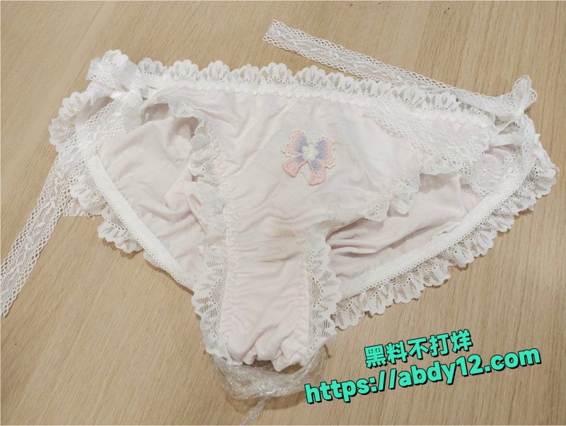 女白领保温杯被射3次精10