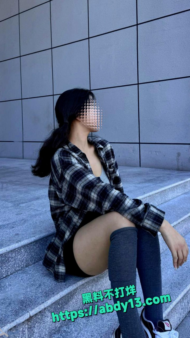 海角社区39岁大屁股妈妈 (2)