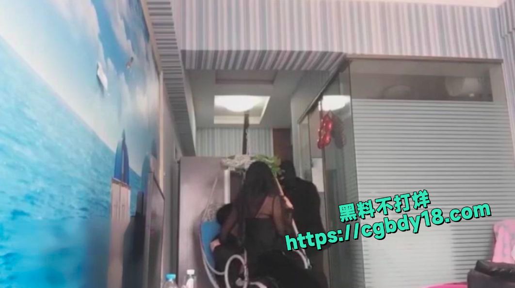 捉奸反被羞辱，你舔我的逼里头有他的精液2