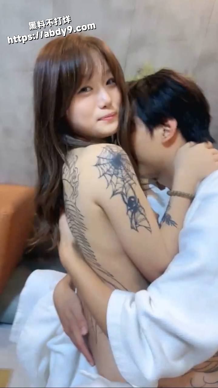 符文战士 换夫 两男两女 纹身妹 舌吻 乘骑 女上位 黑料不打烊3