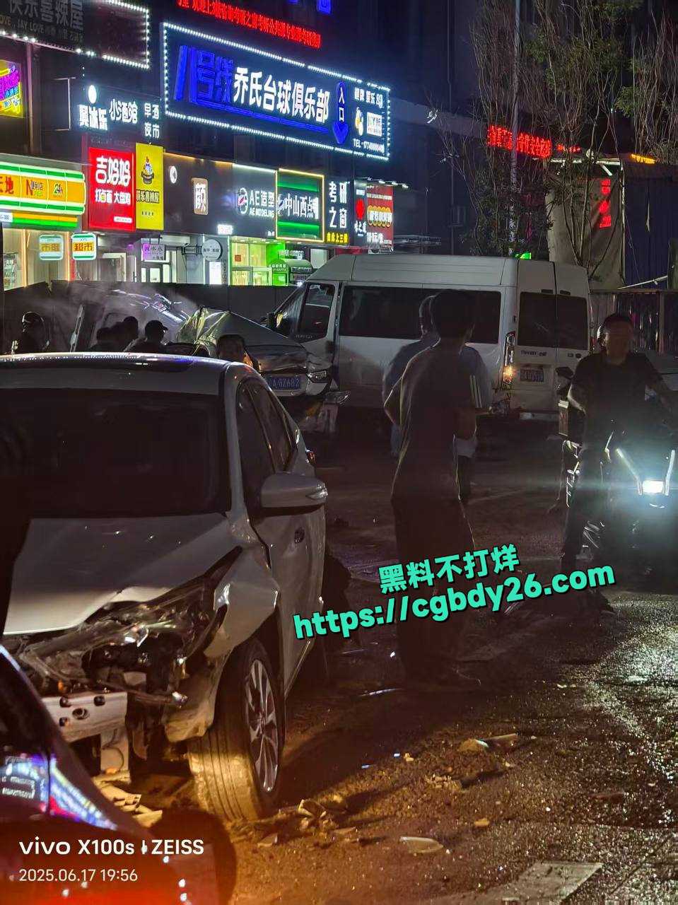 沈阳大学门口公交车撞人2死16伤6