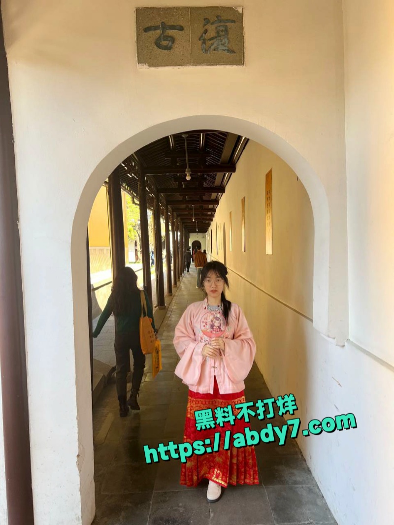 天津李彤彤与炮友酒店激情 1