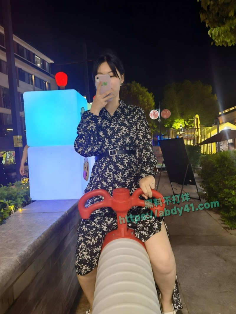 上班第一天和公司情人开房