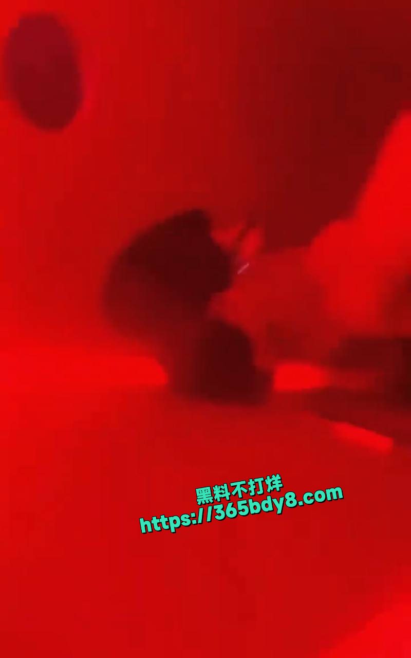 酒吧厕所干起来了叫那么大声3