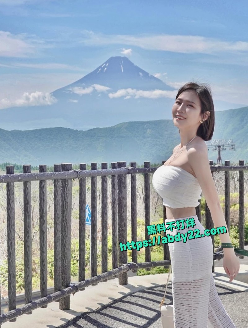 超漂亮短发巨乳网美麦麦2