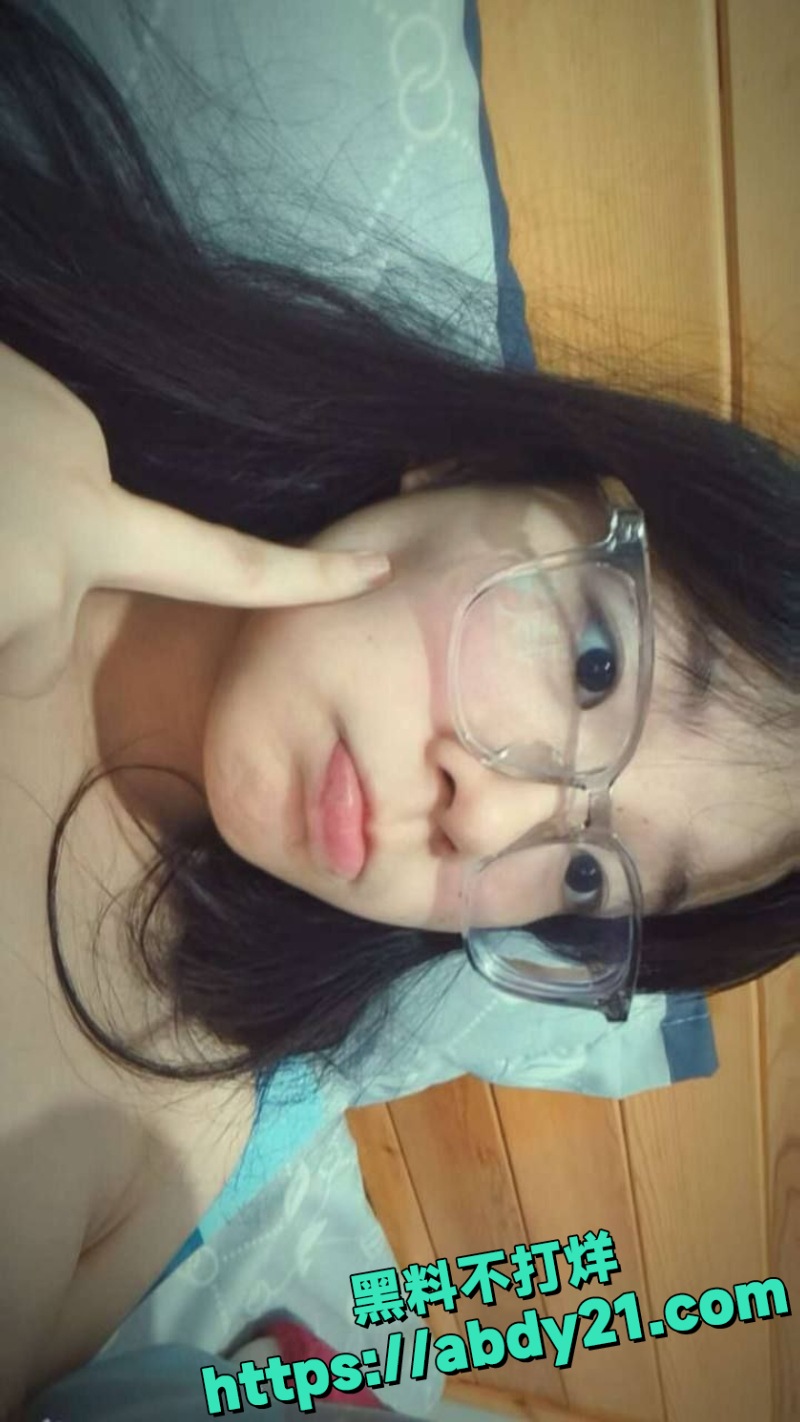 学生妹莹莹私拍视频 6