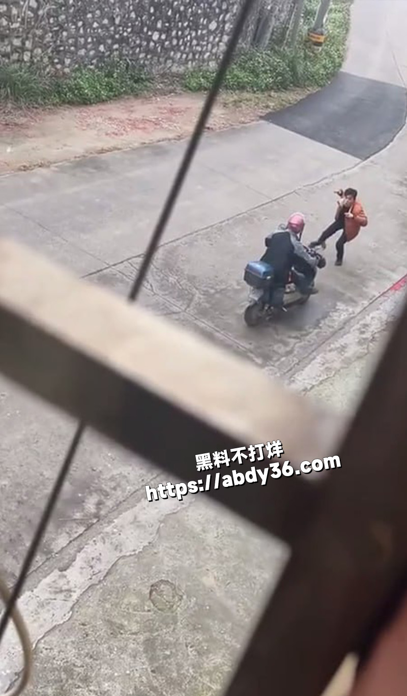 路怒症小伙大发神经
