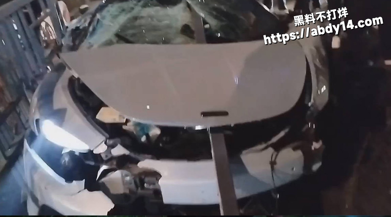 江西九江迈凯伦深夜飙车翻车6