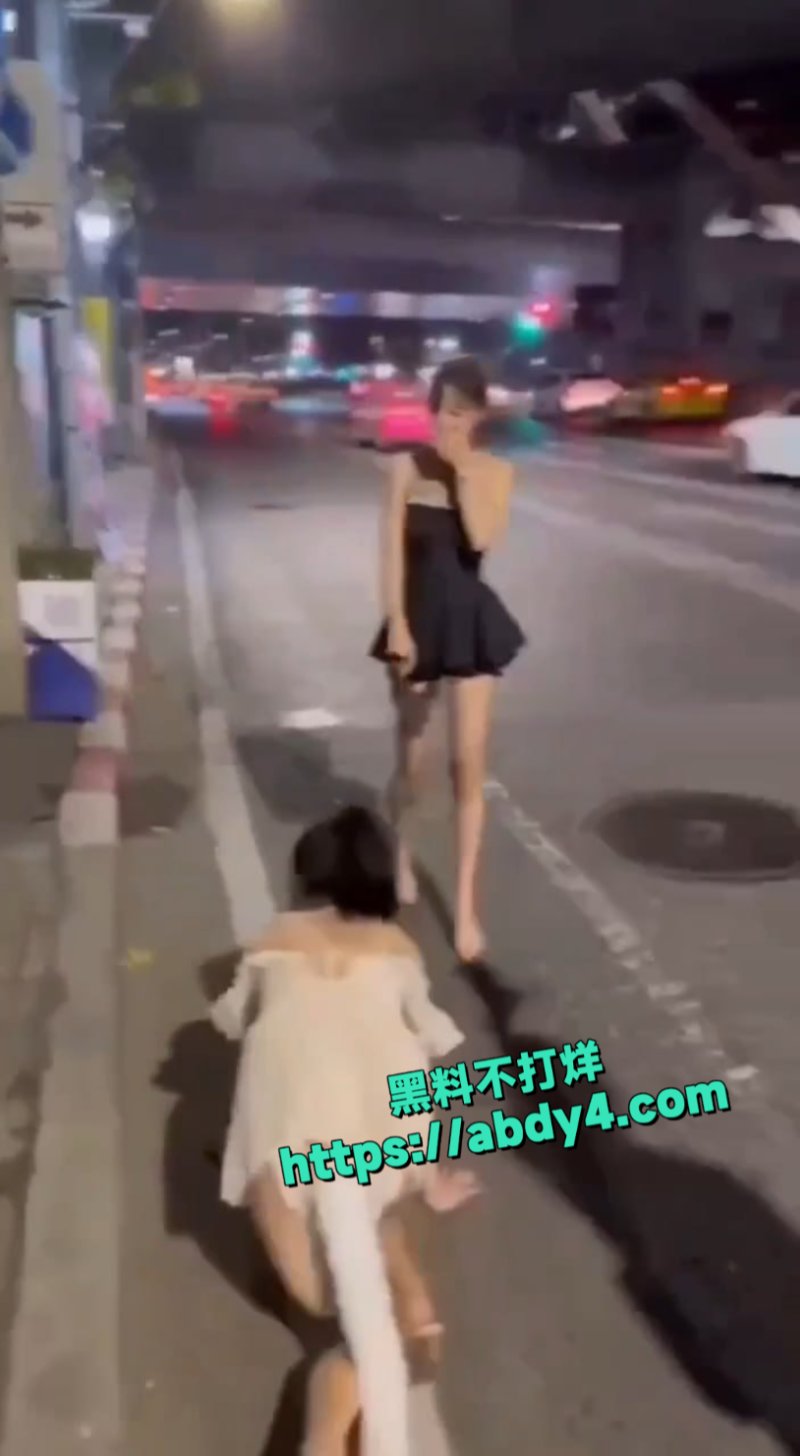 广东街头小仙女爬行拍摄3