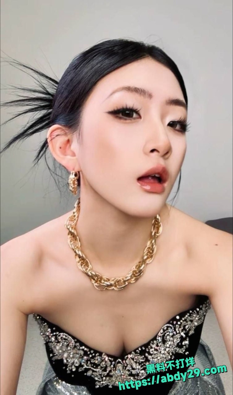 舞蹈系留学生邓亚丽私拍视频1